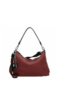 Borsa a spalla in pelle rossa con finitura testurizzata, forma curvata e tracolla nera removibile. Presenta elementi in metallo e un accento blu.