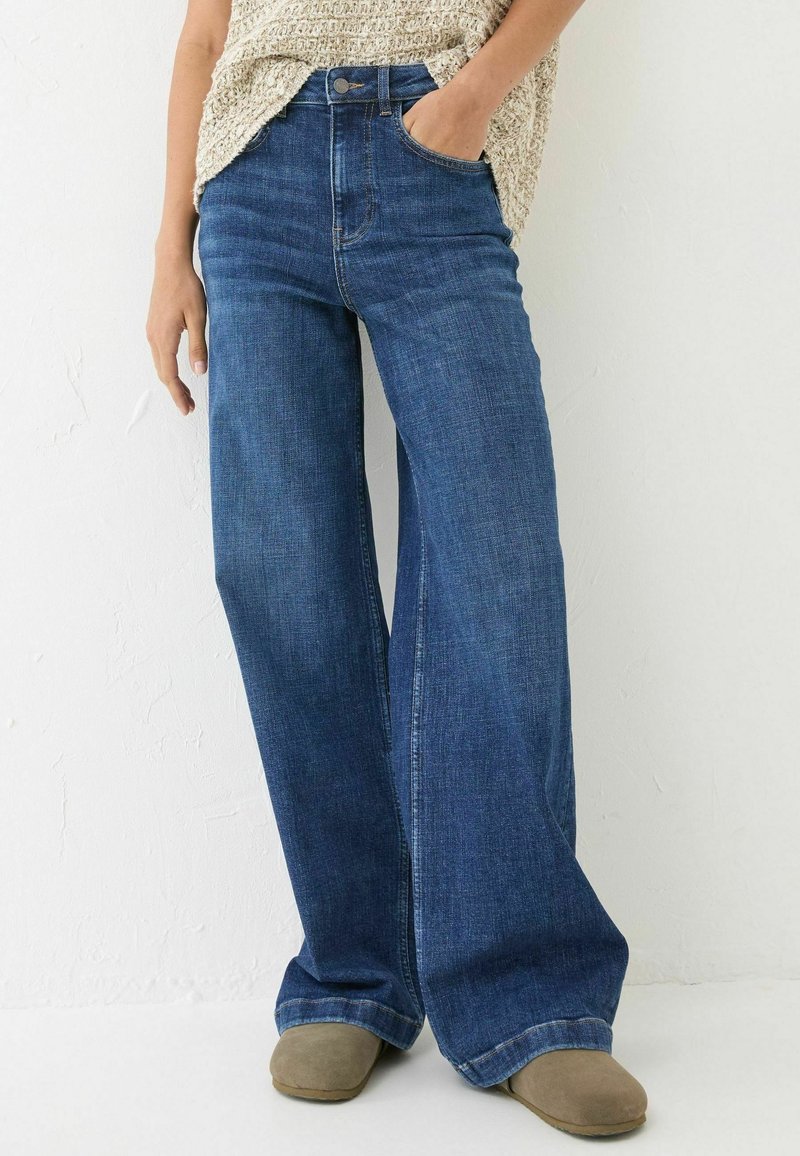 Wide-leg denim jeans in dark blue. Features a high waist, five-pocket design, and subtle whiskering. Stitched hems, smooth texture.
