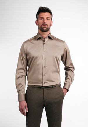 MODERN FIT - Shirt - braun