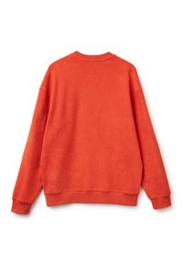 Oranžová fleecová mikina s kulatým výstřihem, dlouhými rukávy a žebrovanými manžetami. Tkanina má měkkou strukturu a jednoduchý design.