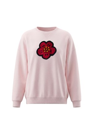 Lyserød langærmet sweatshirt med ribbet manchetter og kant, med en stor rød blomst med sort kontur og gule prikker i midten på brystet.