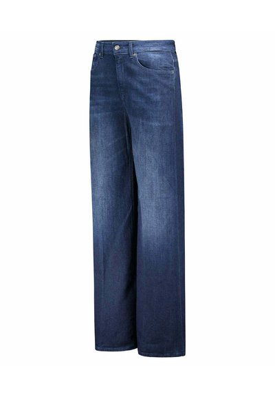 Jeans a gamba larga di un blu scuro realizzati in denim. Caratterizzati da una chiusura a bottone, tasche frontali e posteriori, e una texture liscia con una leggera scoloritura.