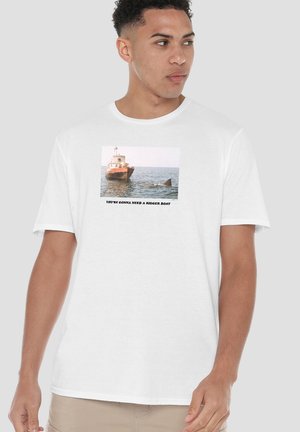 Universal Studios, JAWS BIGGER BOAT - Print T-shirt - white