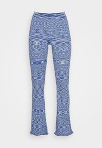 Leggings évasés à motifs bleus avec un design en tricot texturé, présentant des nuances variées de bleu et des motifs horizontaux et diagonaux distincts.