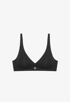 Zwarte draadloze beha met een gladde, matte textuur, voorzien van brede bandjes, een diep V-hals ontwerp en een klein logo in het midden onder de cups.