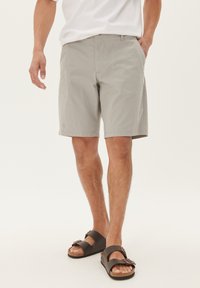 Matinique THOMAS - Shorts - ghost gray