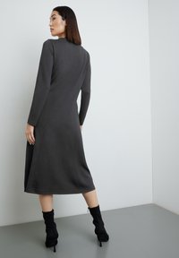 Taifun DETAILVERLIEBTES MIDI - Jersey dress - schwarz