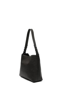 Czarna skórzana torba na ramię o teksturowanym wykończeniu, z szerokim paskiem z plecionymi detalami i przestronnym, nieustrukturyzowanym fasonem.