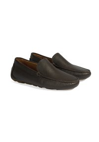 Zwarte leren loafers met een gestructureerde afwerking, ronde neus en gestikte accenten. Flexibele rubberen zool met een lage profiel voor comfort.