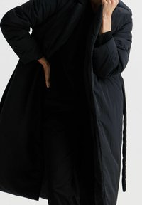 VISTULA Zimní kabát - black