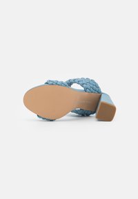 Steve Madden TANGLE - Mules de salto - baby blue