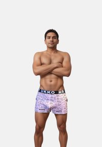 Boxers pour hommes en rose avec une ceinture noire. Le design présente divers icônes et textes, y compris "HEUREUX PÈRE", imprimé en noir.