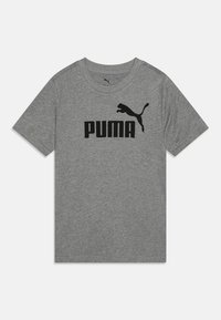 Pelēks īsām piedurknēm T-krekls no kokvilnas, ar melnu "PUMA" logo un lēkājoša pumā grafiku priekšpusē. Apaļš izgriezums.