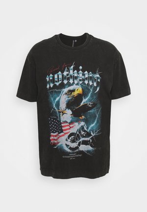 T-shirt en coton noir présentant un imprimé graphique d'aigle, d'éclairs, de drapeaux américains et d'une moto, avec le texte "Bon à rien."