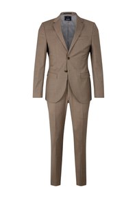 Beżowy męski garnitur na dwa guziki z klapami z wcięciami, kieszeniami z patkami oraz dopasowanymi spodniami w stylu slim fit.