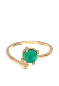 Anello placcato in oro con una pietra centrale verde liscia e rotonda. Presenta un design minimalista con una banda sottile e uniche staffe di supporto.