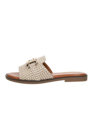 Sandale plate à enfiler avec une semelle en cuir couleur tan et une bride en tissu beige à motif zigzag, ornée d'une boucle décorative dorée sur le dessus.