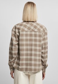 Urban Classics OVERSIZED  - Button-down blouse - lighttaupe whitesand