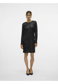 Robe noire à sequins avec des manches longues, un col rond et une silhouette ajustée. Conception mi-longue avec une texture lisse.