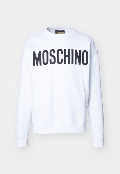 Sudadera blanca de mezcla de algodón con escote redondo y hombros caídos. Presenta un llamativo texto en negro "MOSCHINO" en la parte frontal.