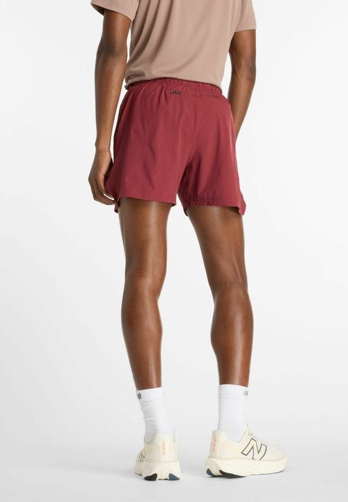 New Balance RC SHORT 5" - Shorts - monarch burgundy — foto 3