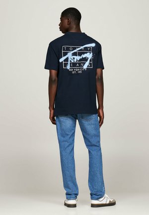 Tommy Jeans, GRAFFITI SIGNATURE LOGO  - Camiseta estampada - dark night navy