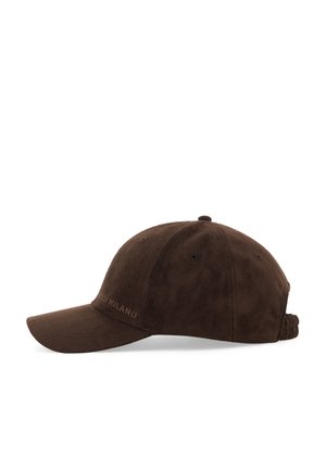 Dunkelbraune Wildleder-Baseballkappe mit gebogener Krempe und verstellbarem Riemen hinten, von der Seite gezeigt.