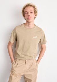 Puma TAPE TEE - Camiseta estampada - oak branch