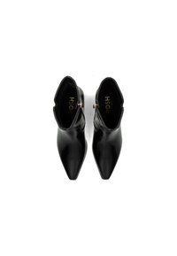 Bottes noires à talons pointus avec une finition brillante et un détail de fermeture éclair dorée, présentées de dessus sur un fond blanc.