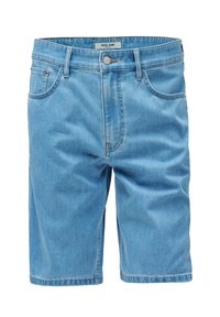 Shorts de mezclilla azul claro con corte recto, cinco bolsillos y cierre frontal con botón. Presentan un ligero desgaste y detalles de costura.