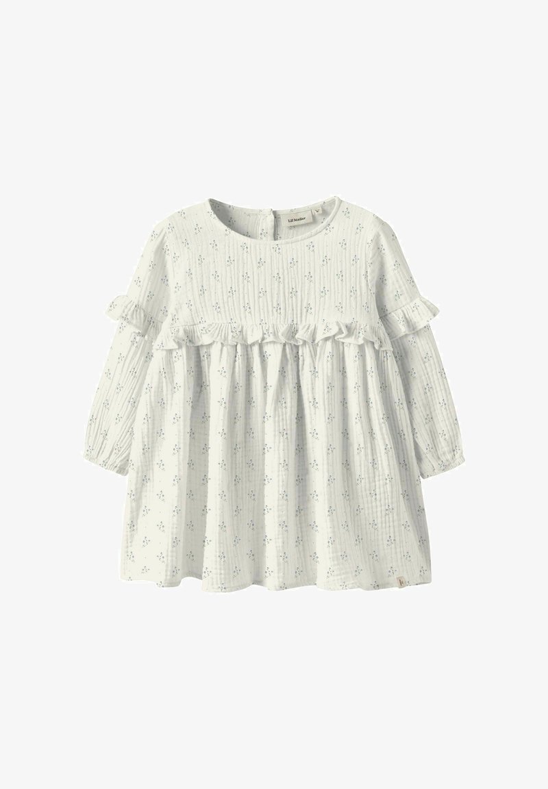Robe blanche pour bébé à manches longues avec imprimé floral bleu clair, bordure froncée sur la poitrine et les manches, et jupe froncée.