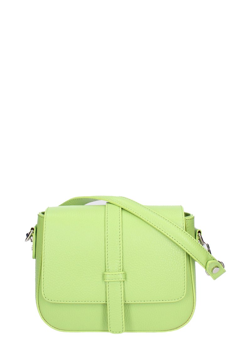 Borsa a tracolla verde in pelle con finitura testurizzata, forma rettangolare, chiusura a patta frontale e tracolla regolabile. Accessori in argento.