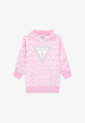 Hanorac roz cu un model geometric repetitiv în nuanțe mai deschise, având un logo triunghiular argintiu și un buzunar frontal. Material moale și manșete striate.