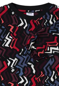 Sorte stof top med et farverigt abstrakt mønster i rød, hvid, blå og maroon, med samlede detaljer ved ærmerne.