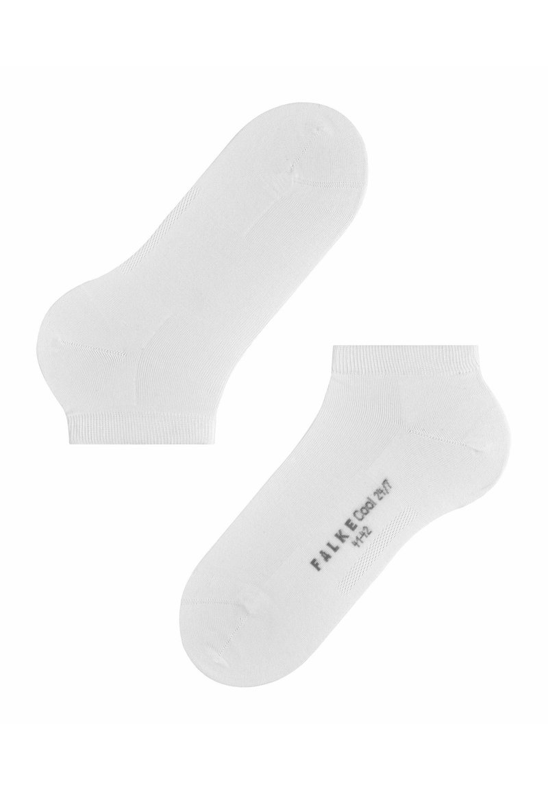 Vita ankelsockor gjorda av ett mjukt, slätt tyg. Har ribbade manschetter och förstärkta hälar och tåpartier. Varumärket tryckt på undersidan.