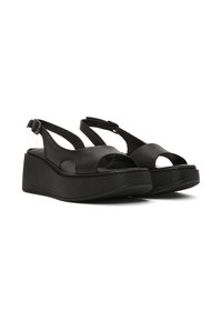 Zwarte leren wedge sandaal met open teeno, slingback strap en een gestructureerde plateauzool. Kenmerkt zich door een gladde afwerking en minimaal stiksels.