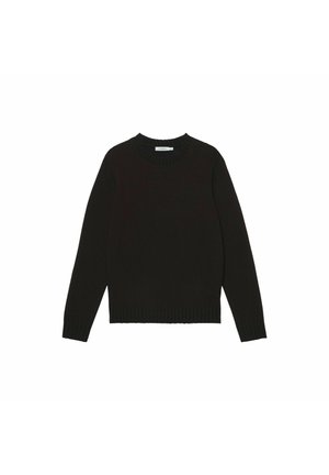 Schwarzer Langarm-Strickpullover mit gerippten Bündchen, Saum und rundem Ausschnitt auf weißem Hintergrund.
