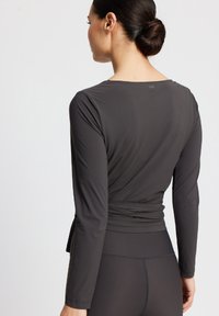 rethinkit studios VALENCIA - Blouse - almost black