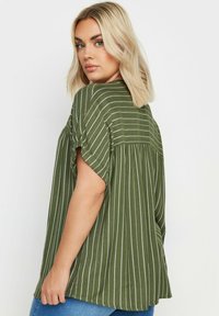 Yours Clothing STRIPE NOTCH NECK - Camicetta - green