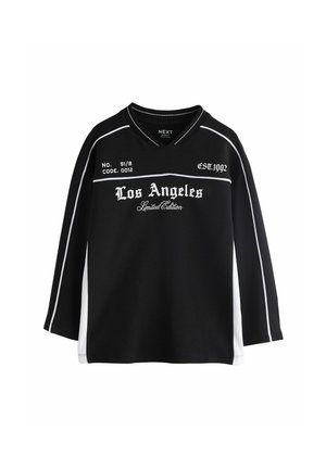 Schwarzes langärmeliges Hemd mit weißen Seitenpaneelen, Text "Los Angeles Limited Edition," "No. 91/B," "Code 0012," und "Est. 1992" auf der Vorderseite.