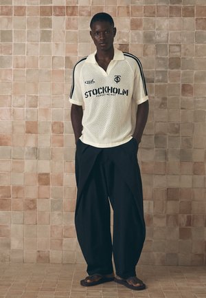 Bershka, POLO - RETROSPORT WITH STRIPES - Majica kratkih rukava s printom - white