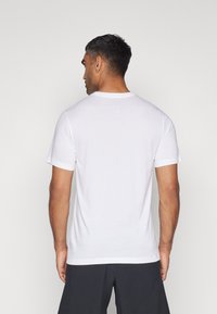Nike Performance TEE CAMO - Camiseta deportiva - white