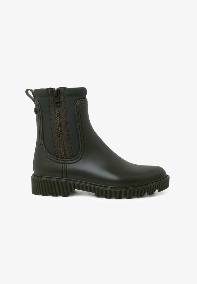 Bottes de cheville en caoutchouc vert avec des semelles à grip texturé et des zips sur les côtés. Fini lisse avec des coutures en relief le long des bords.