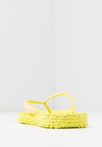 Ilse Jacobsen CHEERFUL - Allassandaalit - lime