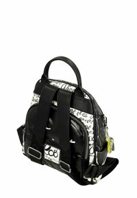 Sac à dos noir et blanc avec une finition texturée, équipé de deux bretelles, d'une poignée supérieure et d'un patch logo bien visible.