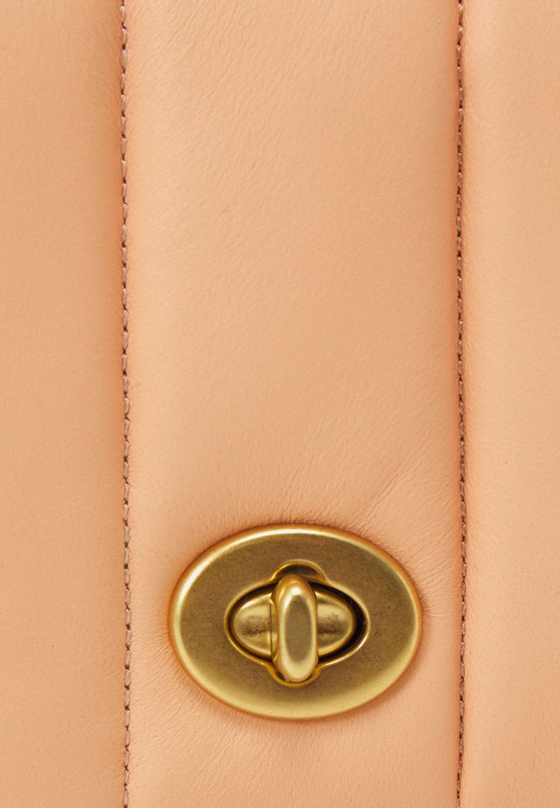 Coach ORIGINALS PUFFY QUILTED DINKY CROSSBODY Across Body Bag Faded Blush/beige atelieryuwa