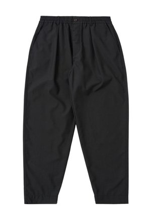 Pantaloni neri a vestibilità larga con vita elasticizzata, chiusura con bottone, tasche laterali e gambe rastremate.