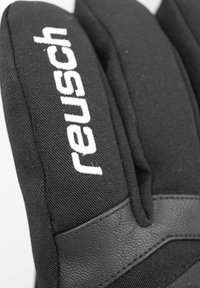 Guantes negros con exterior de tejido y detalles en cuero, con el logo "reusch" bordado en blanco sobre el tejido.
