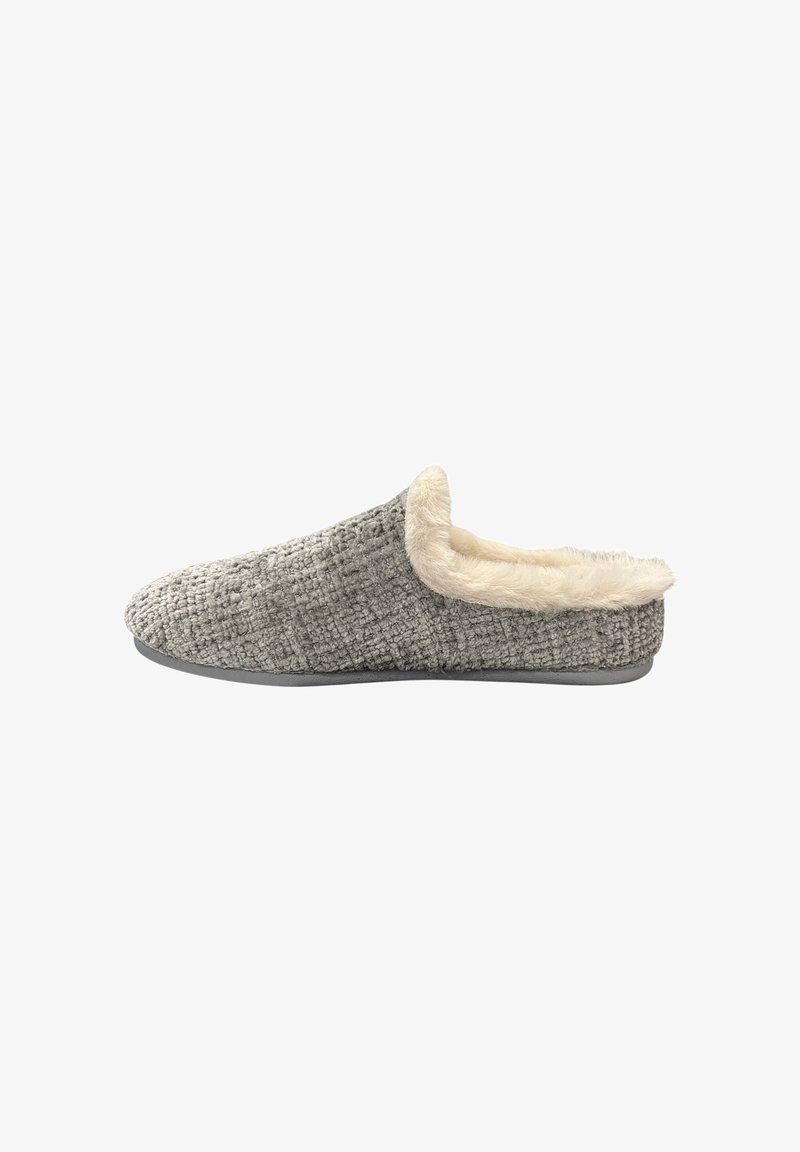 Grijze textuurslipper met een pluizige beige voering en een zachte stoffen bovenkant. Heeft een ronde neus en platte zool voor comfort en warmte.