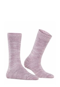 Miękkie, różowe skarpetki w heksagonalny wzór z ryflowanymi mankietami, prezentowane w pozycji pionowej na białym tle.